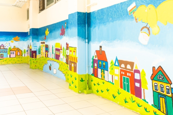 由學生設計及繪畫的走廊壁畫